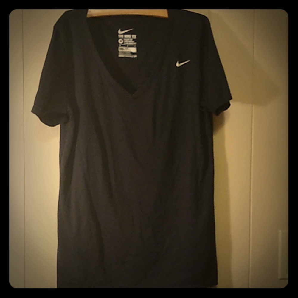 V neck Nike shirt (dri-fit)